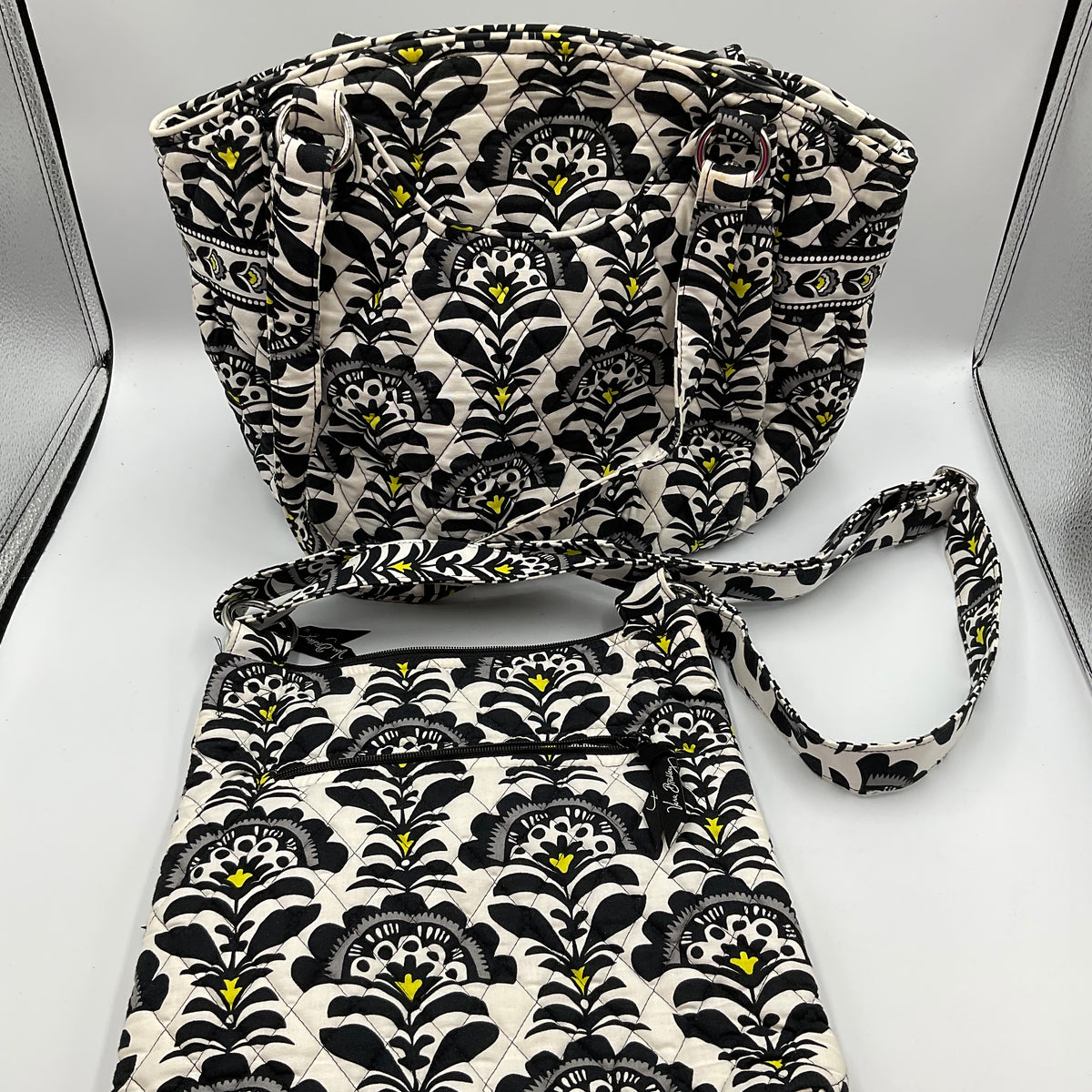 Vera Bradley Quilted And White Floral “Fanfare” Pattern Set