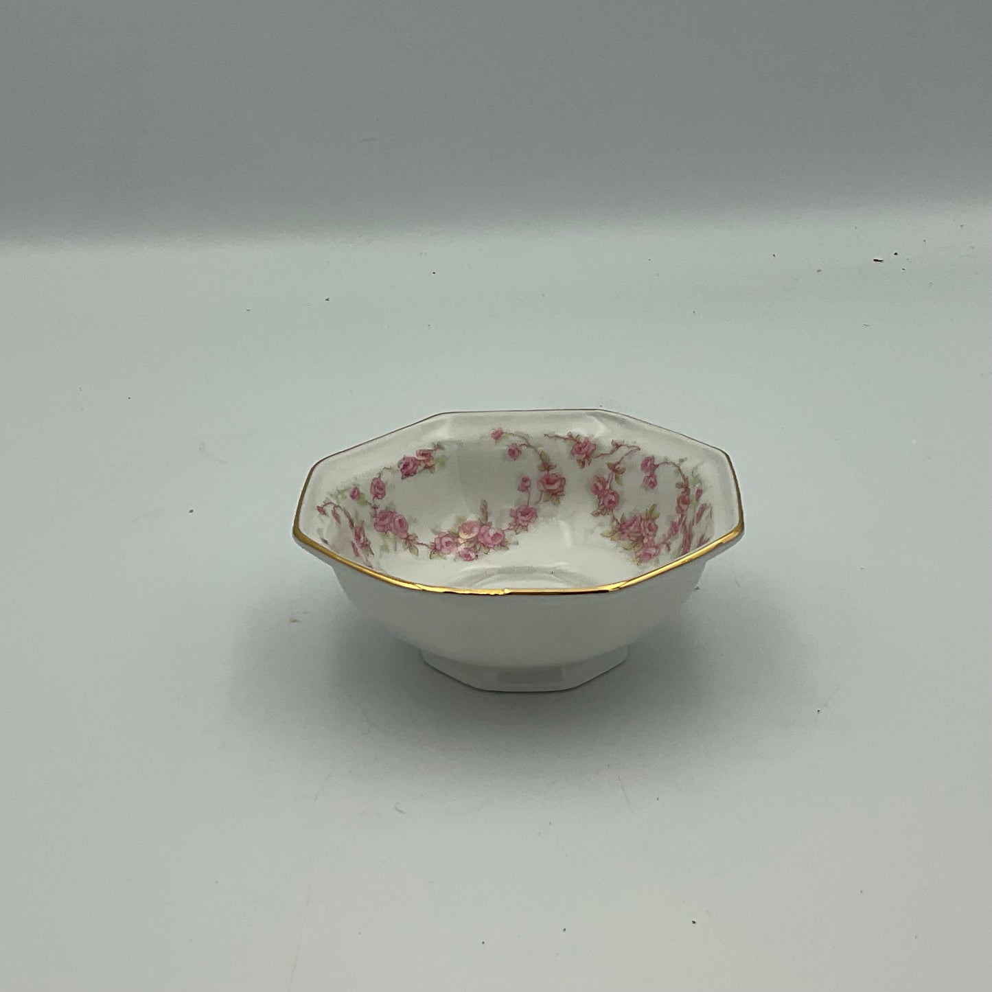 EL Schumann Arzberg Germany Bridal Rose Sugar bowl
