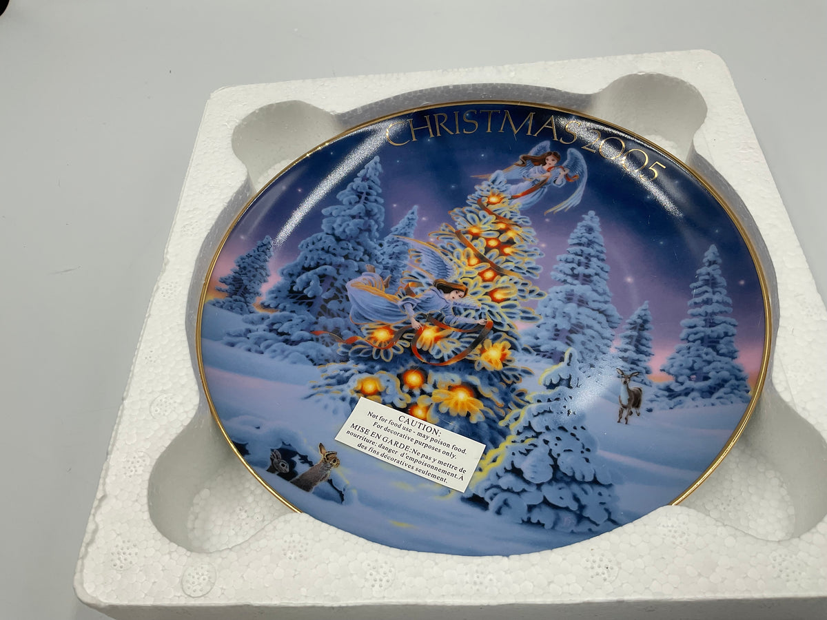 2005 Avon Annual Christmas Collector’s Plate”Angel Lights”