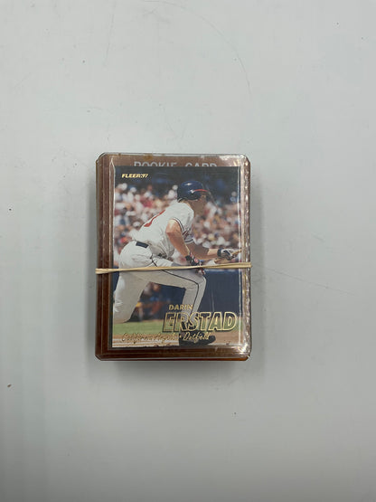 Lot of 20 Baseball Cards in Plastic Covers MLB