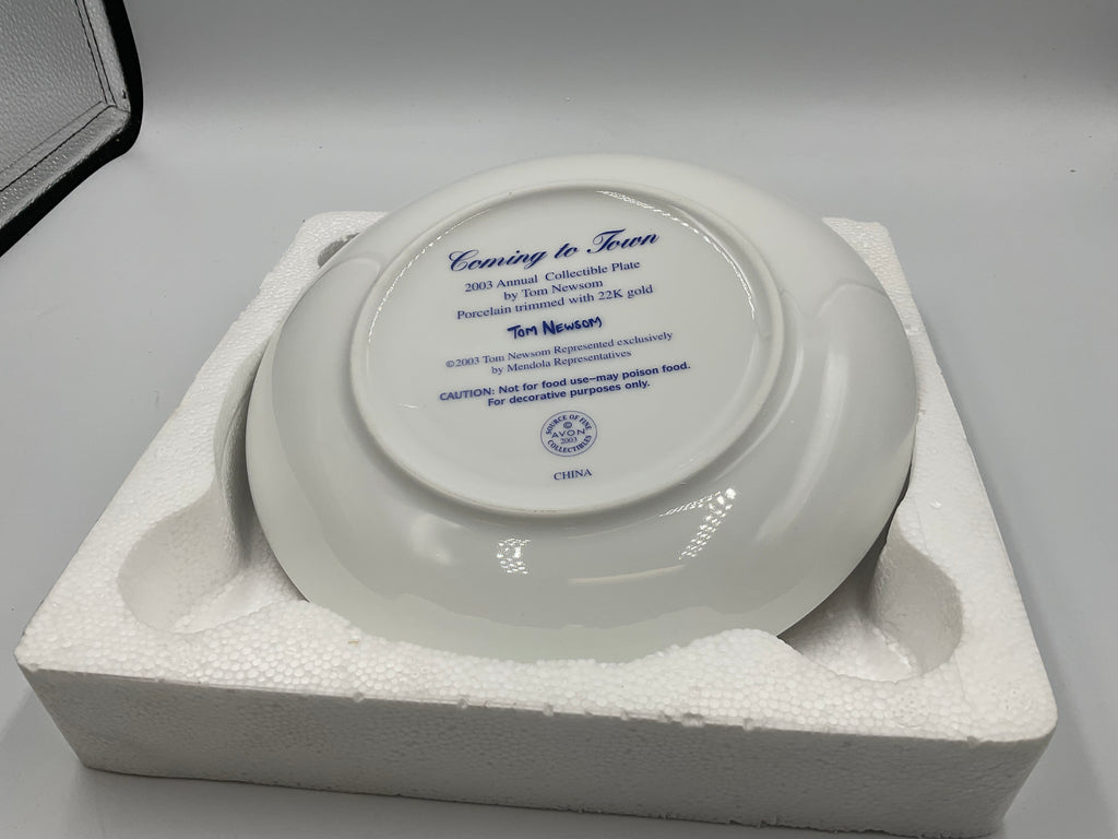 2003 Avon Christmas Collector’s Plate “Coming To Town”