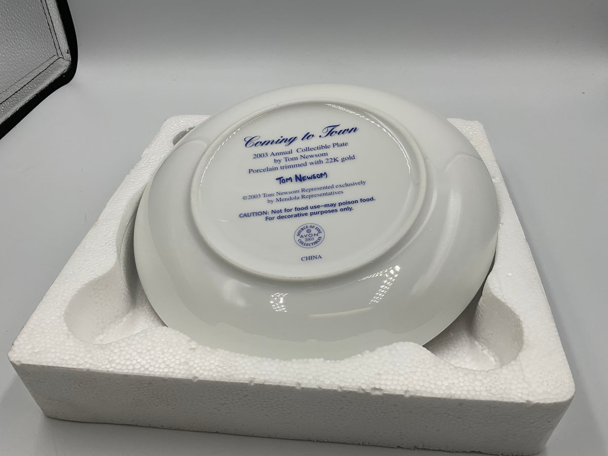 2003 Avon Christmas Collector’s Plate “Coming To Town”