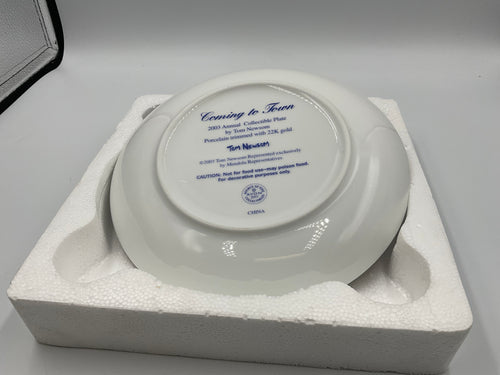 2003 Avon Christmas Collector’s Plate “Coming To Town”