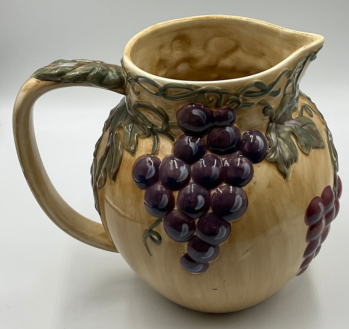 Noble Excellence Meritage 96 Oz Grape Vine Ceramic Pitcher 8.25"