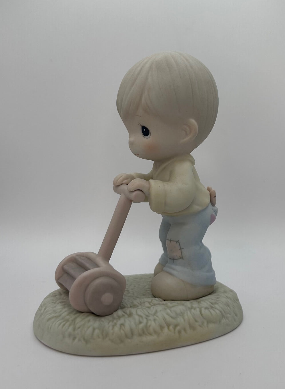 Precious Moments Vintage 1989 Members Only Figurine Mow Power To Ya! New in Box