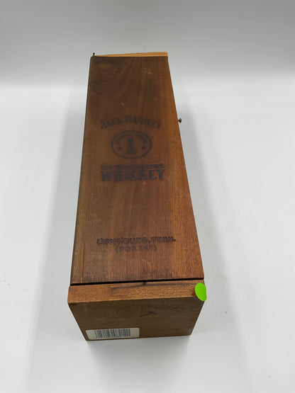 Jack Daniel’s Whisky set with whiskey bottle