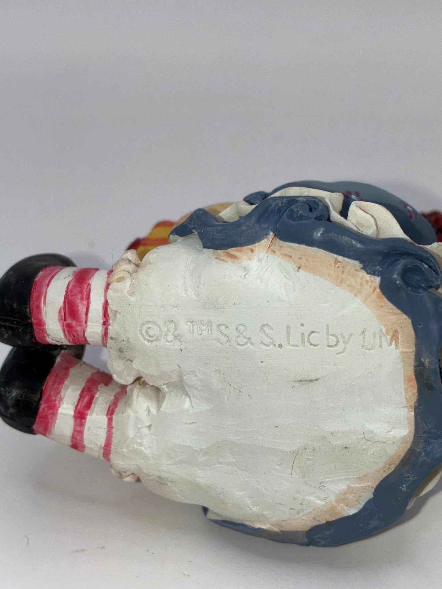 Raggedy Anne Holding Present Collectible Holiday Christmas Ornament Mint Condition