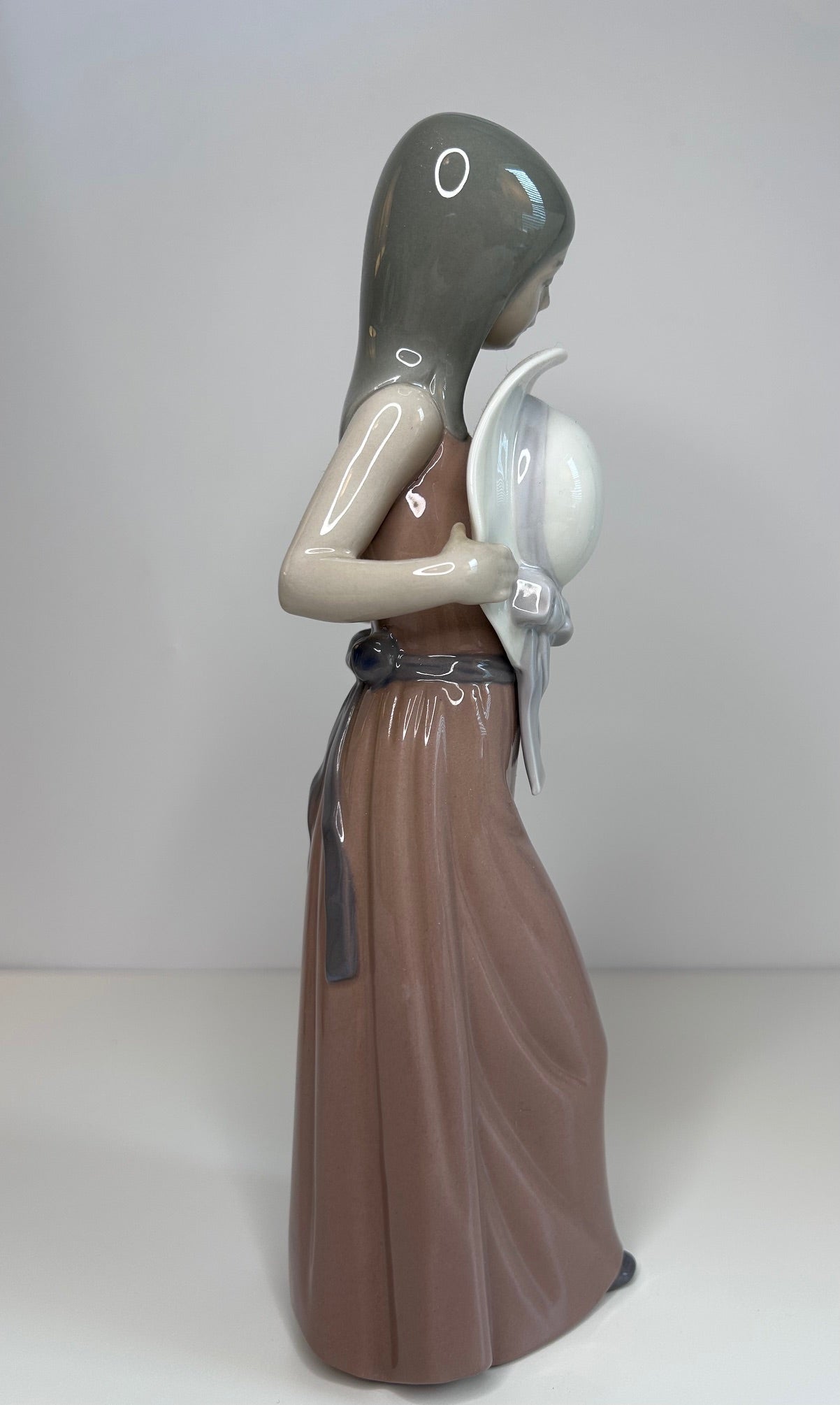 Lladro Porcelain Figurine Bashful Girl with Straw Hat #5007 Vintage 1980s Spain