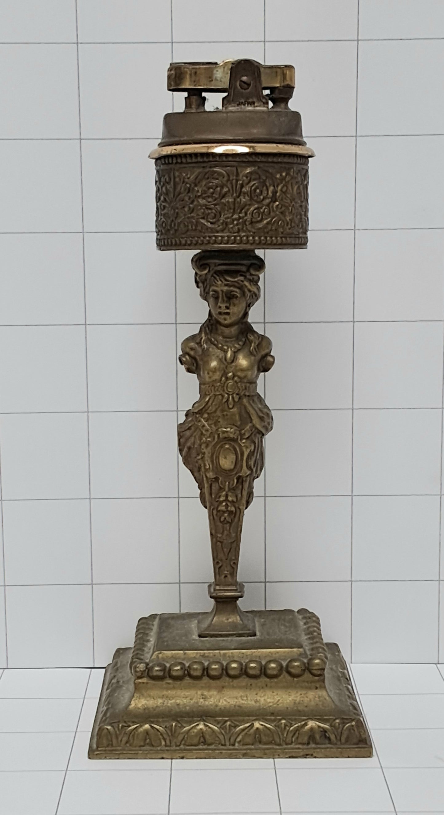 Hollywood Regency Style Brass Antique Vintage Tabletop Lighter