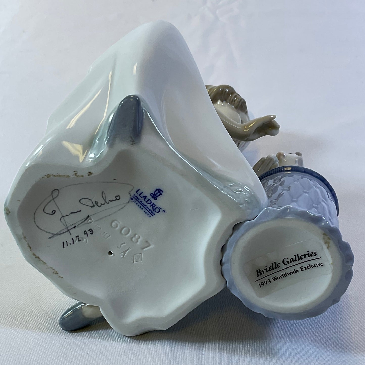 Lladro Daisa Vintage 1993 Brielle Galleries Worldwide Exclusive Hand-Signed Loving Care #6087 Porcelain Collectible Figurine Nurse Vet Rescue Kitten Retired Issue Handmade in Spain