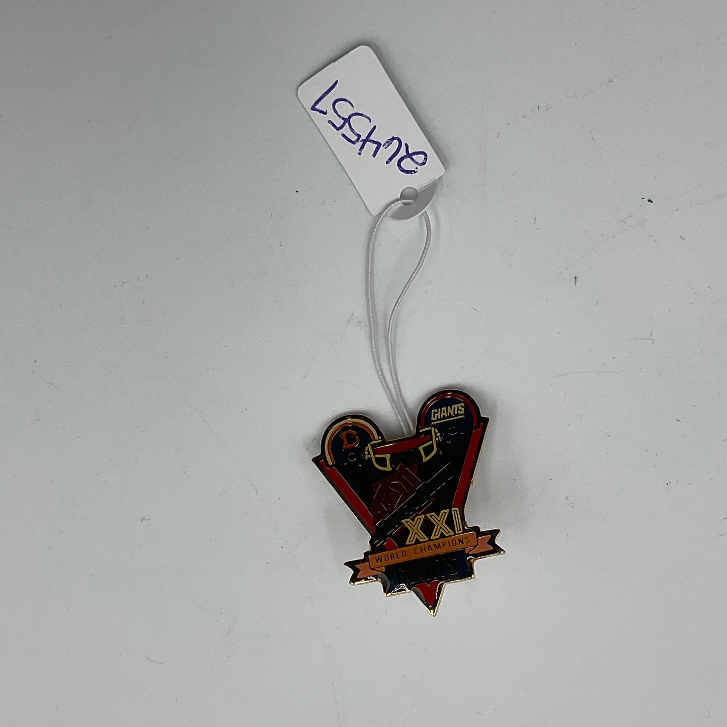 Vintage Superbowl XXI Giants VS Broncos Dueling Helmets Collector Pin