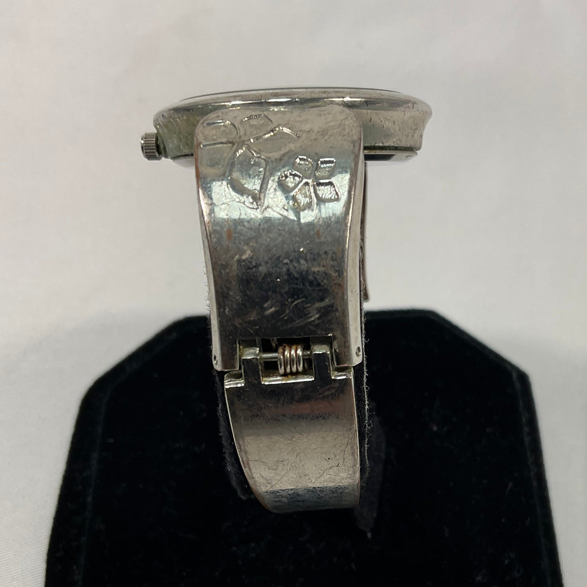 Varsales Silvertone Quartz Hinged Bracelet Style Women's Watch Pre-Owned with New Battery