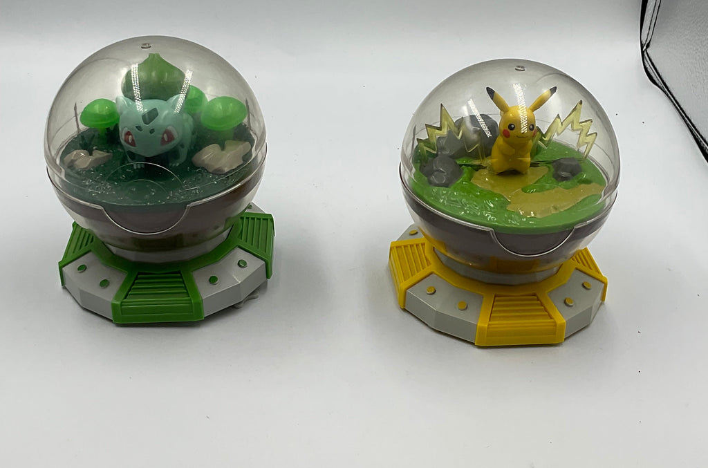Pokémon Terrarium Pikachu and Bulbasaur Illuminated Terrarium LOT