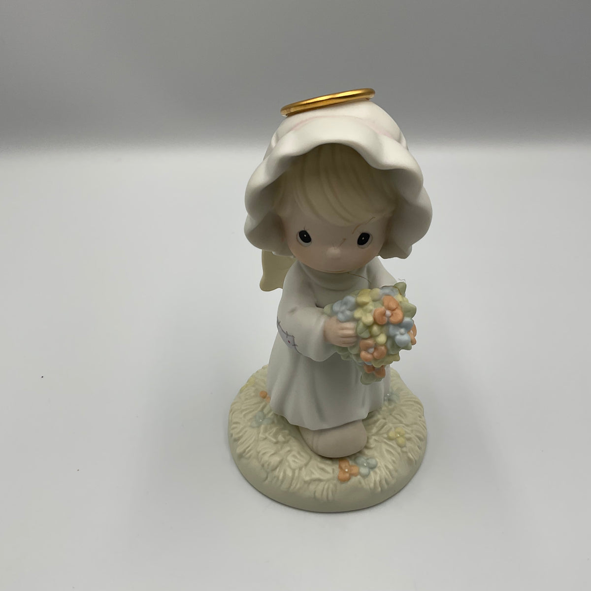 Precious Moments “A Bouquet From God’s Garden Of Love “