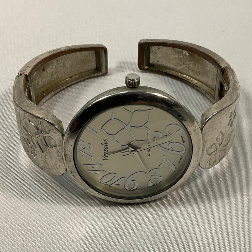 Varsales Silvertone Quartz Hinged Bracelet Style Women's Watch Pre-Owned with New Battery