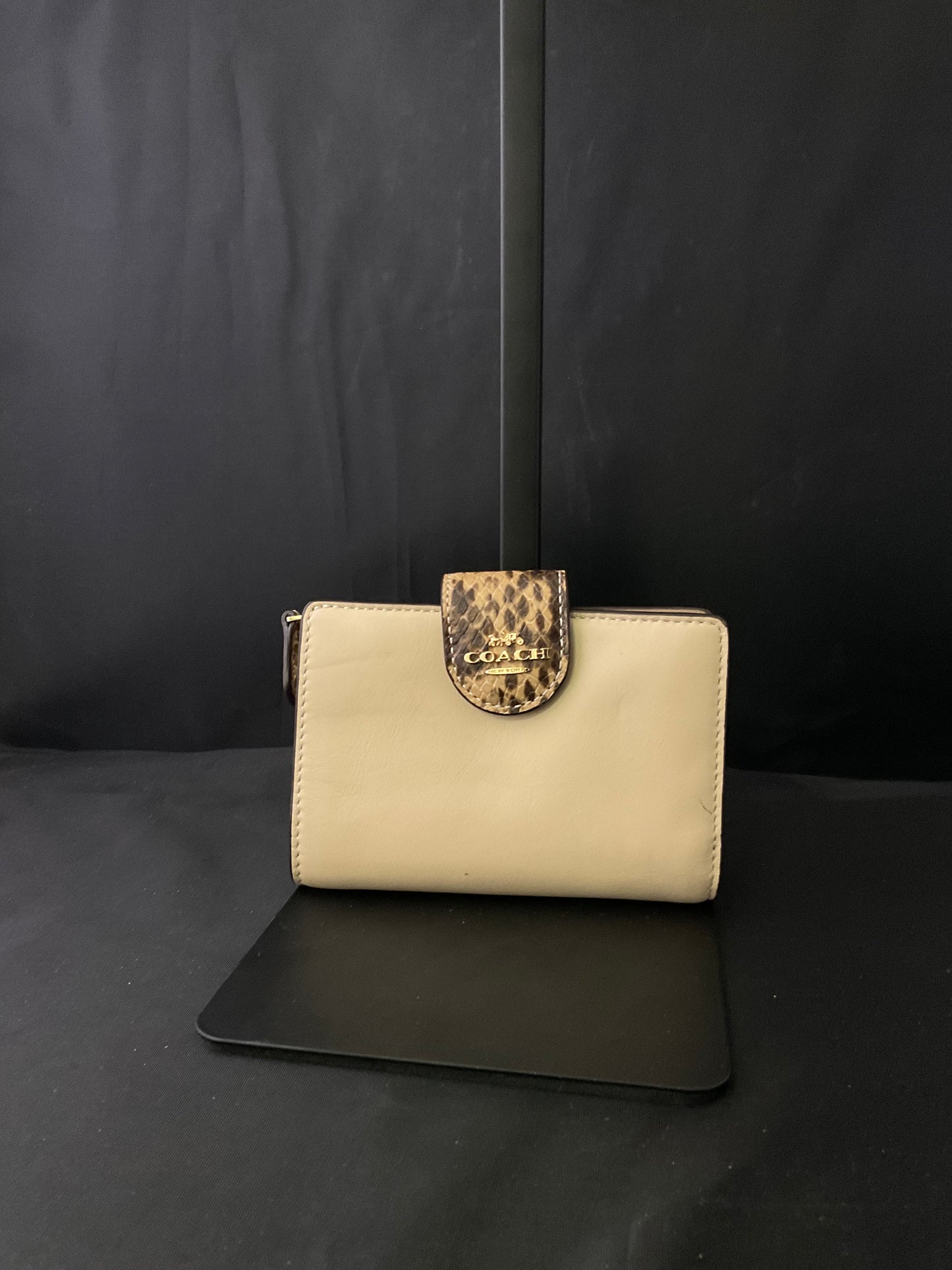 COACH Small Corner Zip Biege Cream Leather Snakeskin Wallet