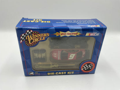 NASCAR Winner’s Circle Die-Cast Kit #9 Kasey Kahne Replicia