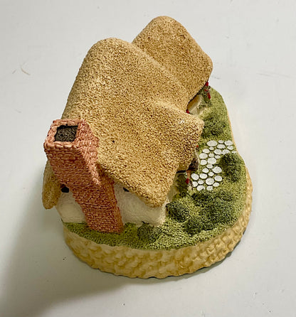 Vintage David Winter Rose Cottage Figurine 1980 - Hand Painted Great Britain