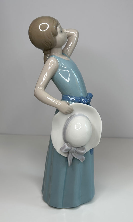 Lladro Porcelain Collectible Figurine Prissy Coiffure Girl with Straw Hat #5010 Vintage 1980s Spain