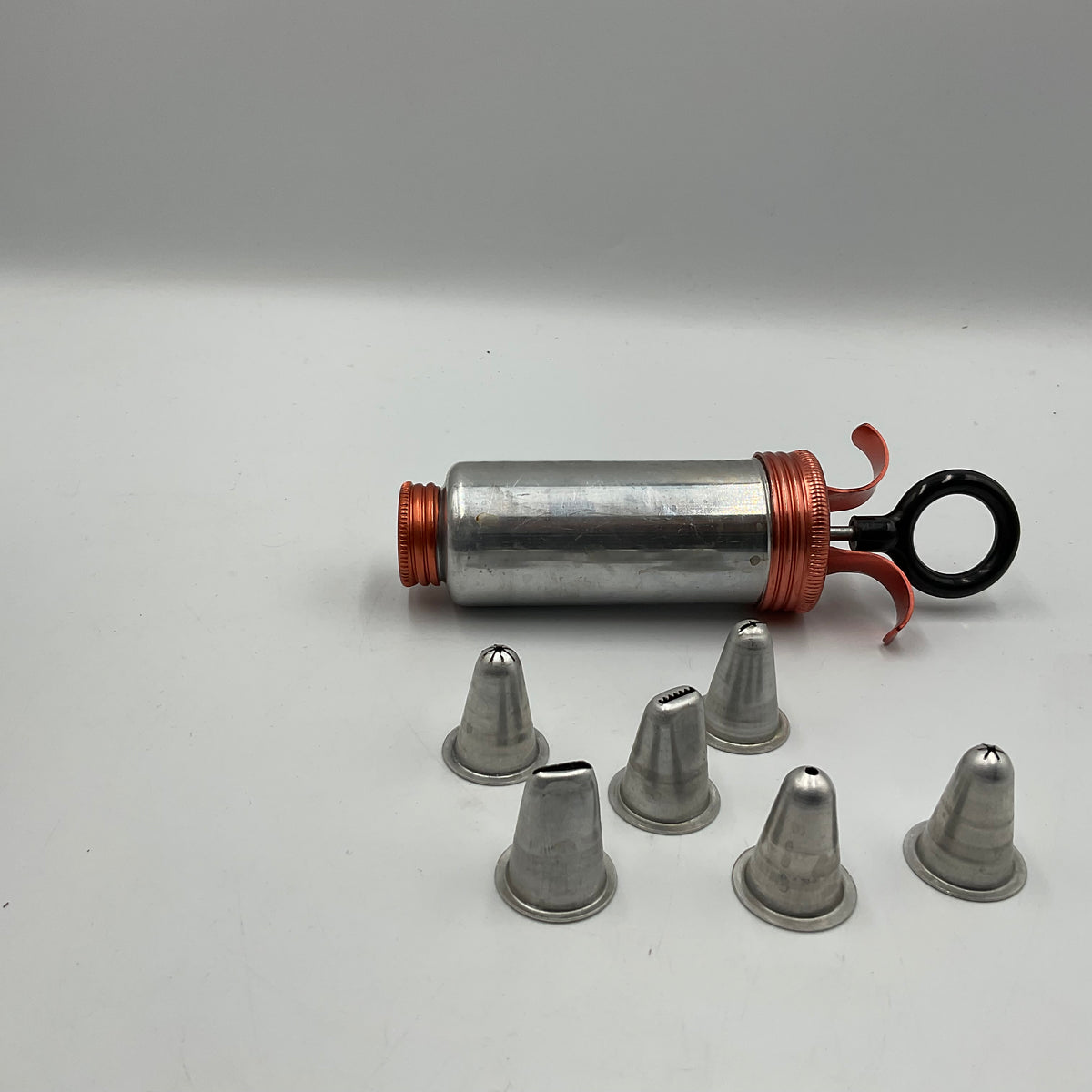 Vintage Mirro Aluminum Co. Decorating Kit