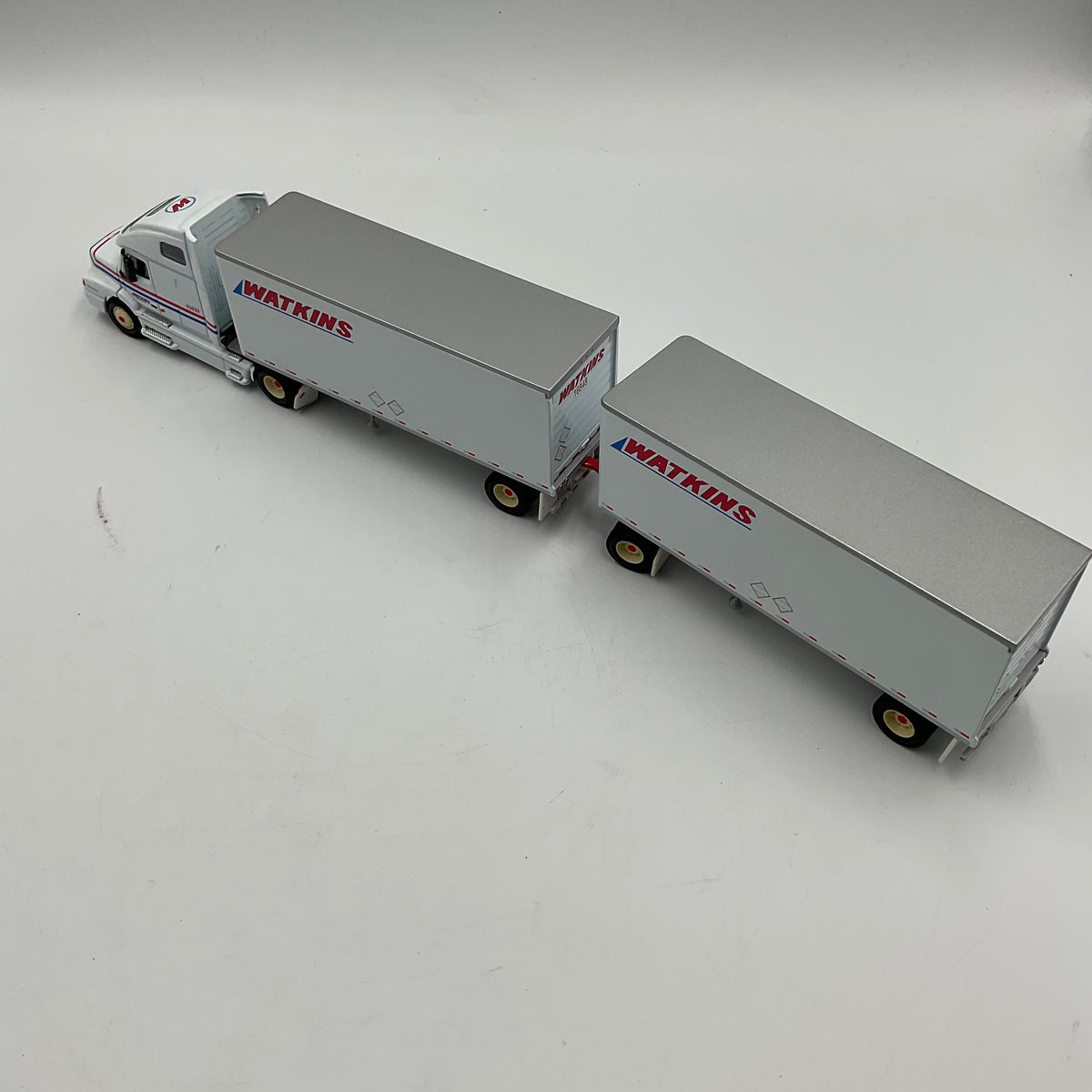 PEM Watkins Motor Lines Volvo Sleeper Cab Double Pup Trailers 1:64 Hartoy