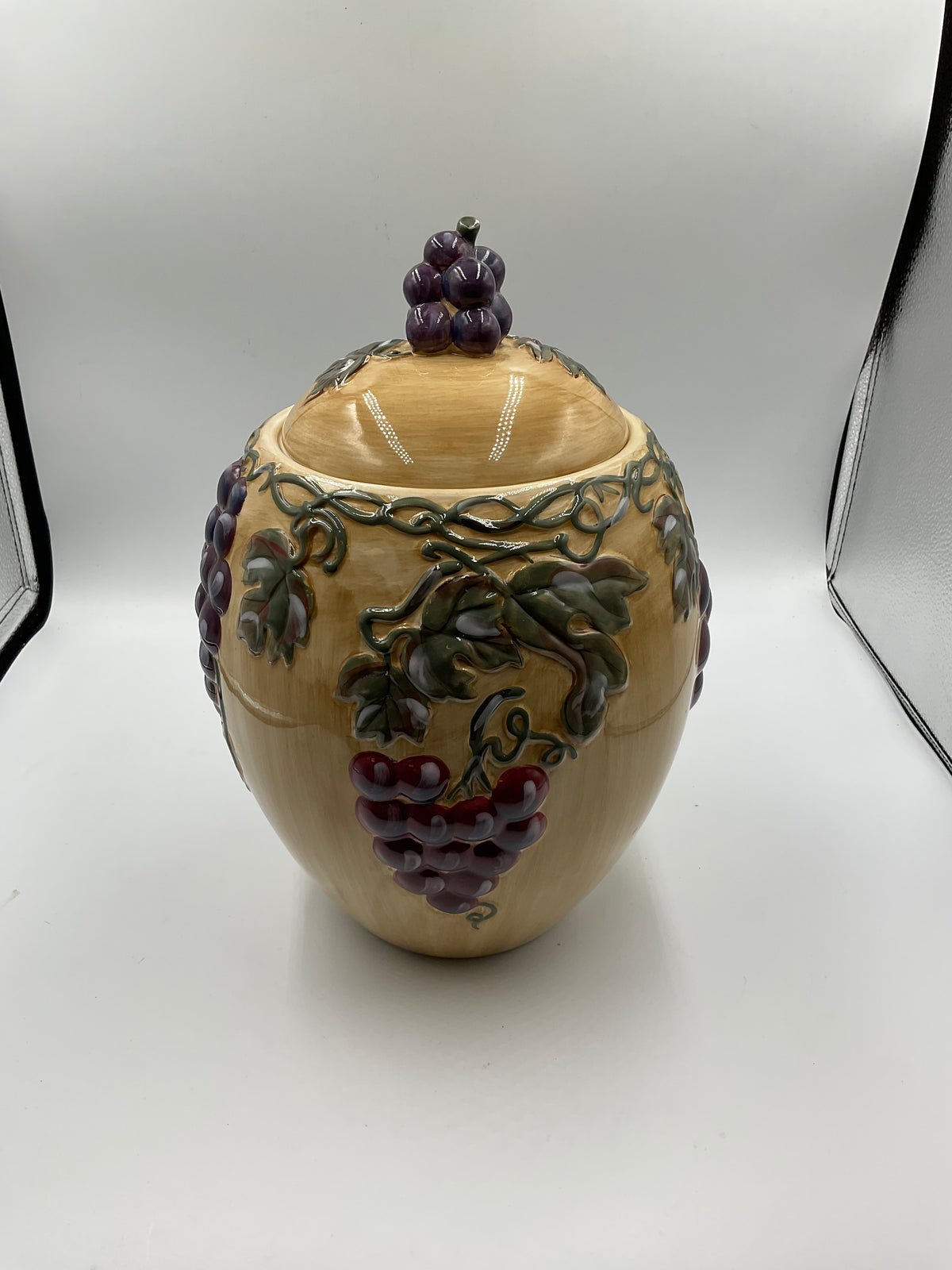 Noble Excellence Meritage Large Grape Vine Ceramic Canister w/ Lid 12.375"