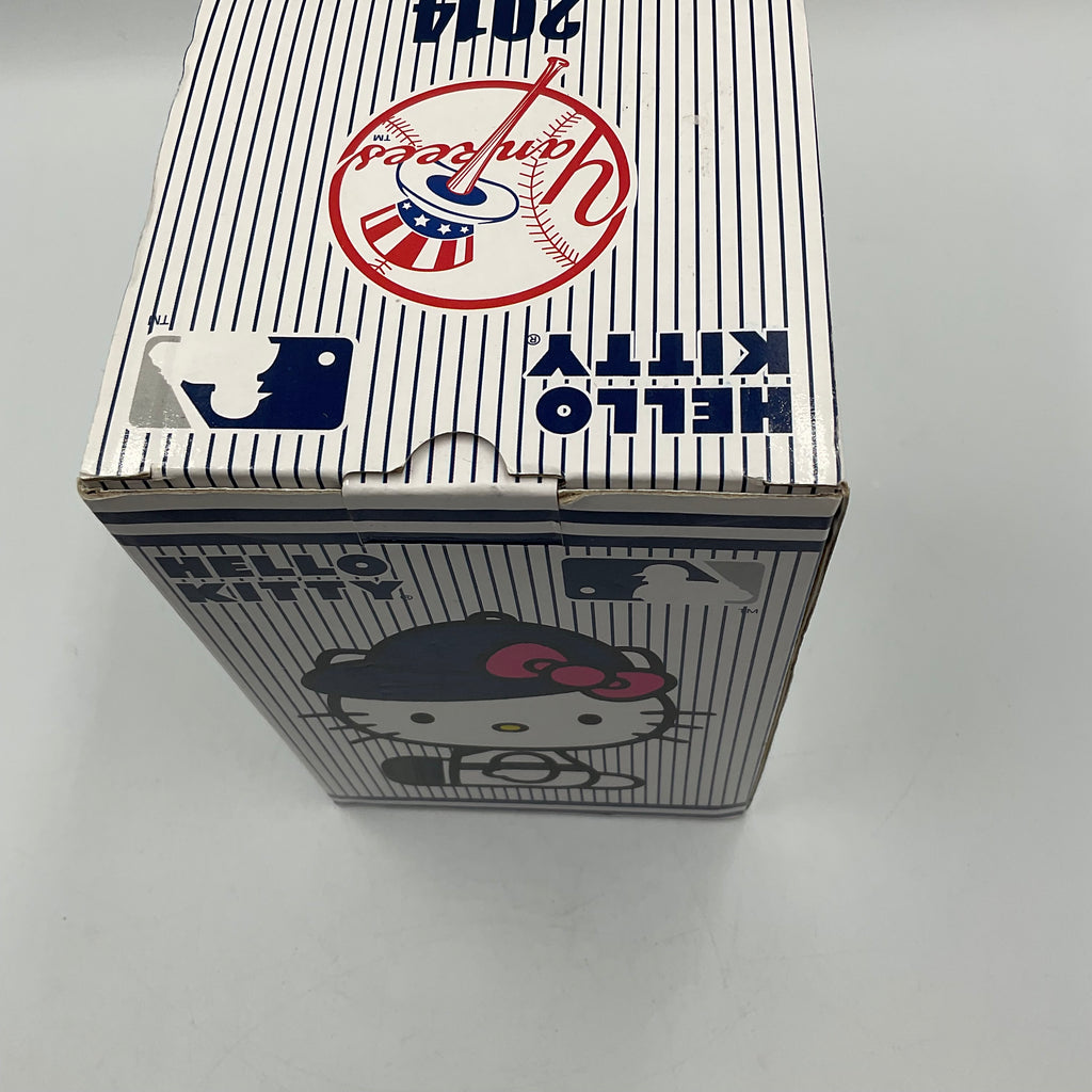 New York Yankees 2014 Japan Sanrio Hello Kitty Bobblehead Limited Edition