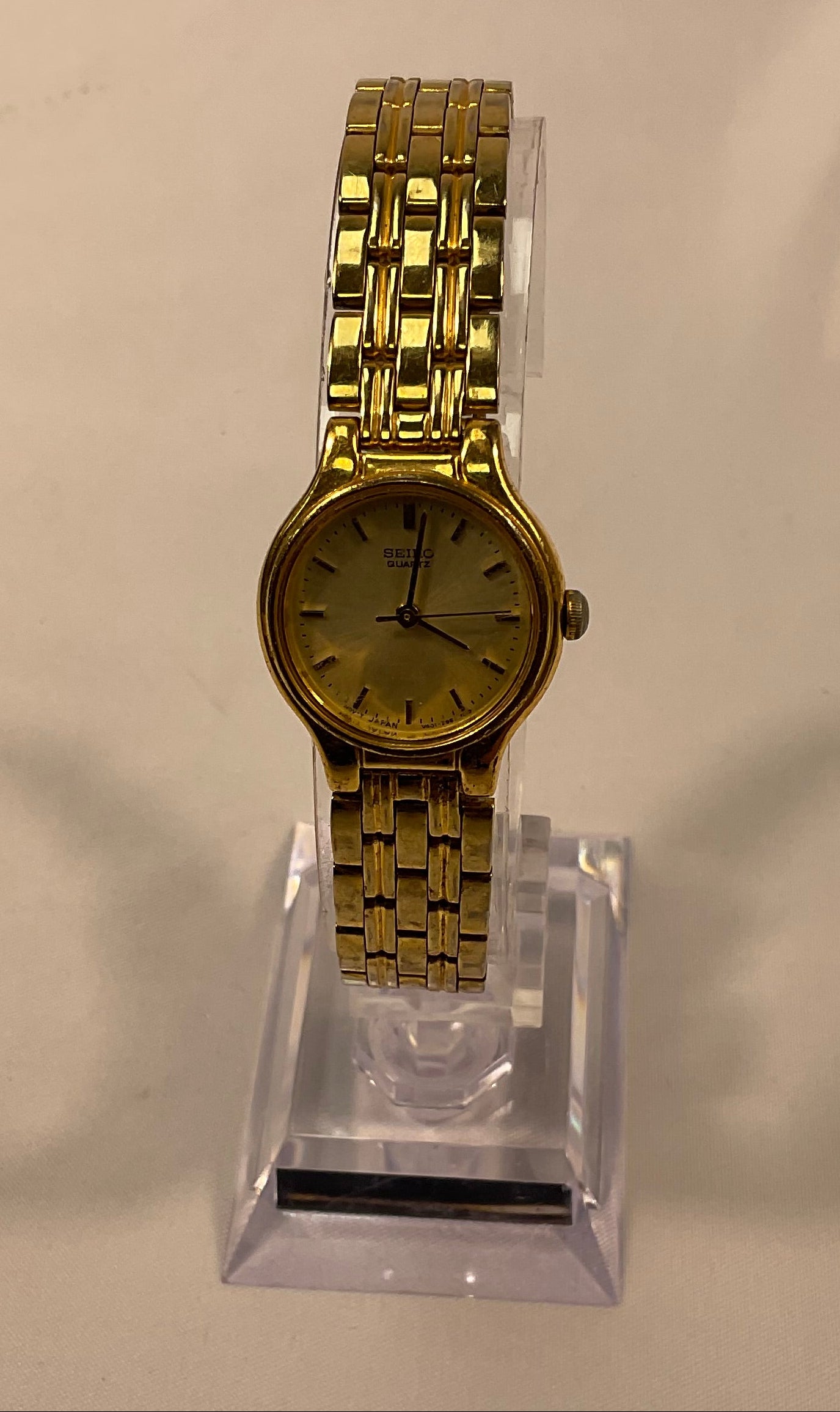 Seiko Gold Tone Round Case Vintage Quartz Stainless Steel Women's Watch New Battery