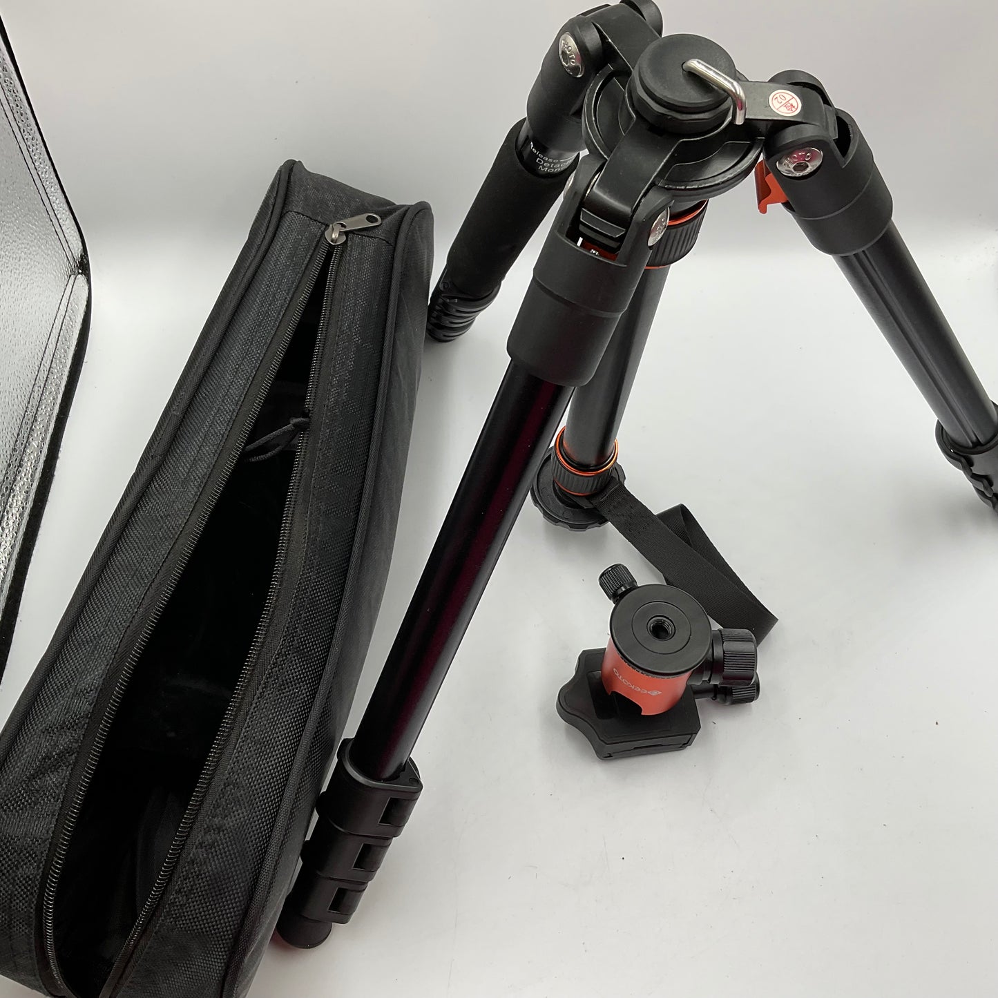 Geekoto Tripod In Carrying Case