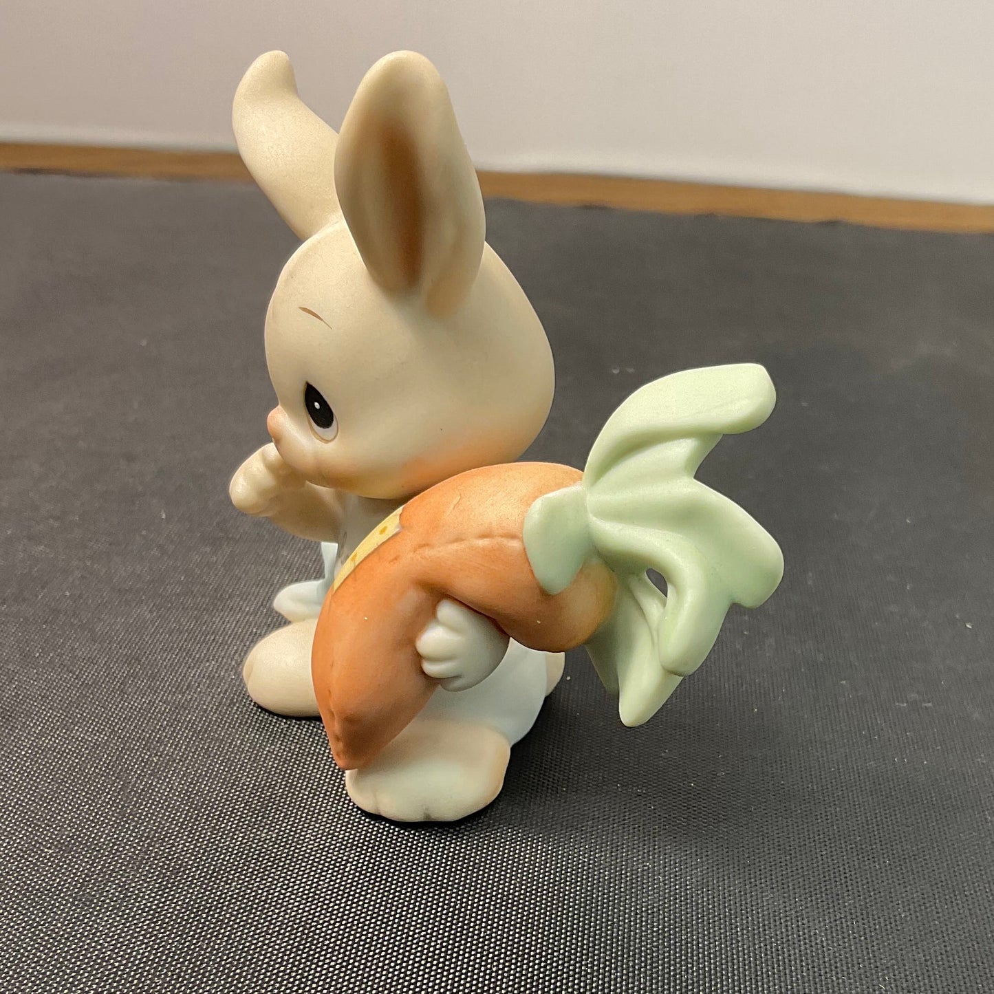 Precious Moments Vintage 1988 Members Only Figurine Somebunny Cares Hand Painted Porcelain Collectible