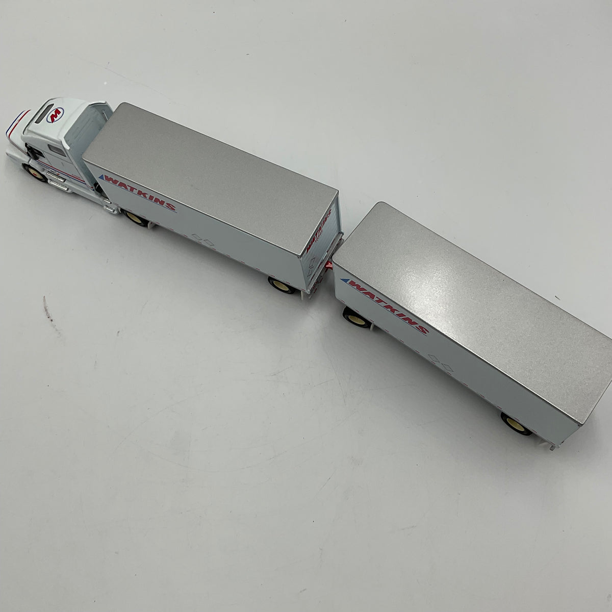 PEM Watkins Motor Lines Volvo Sleeper Cab Double Pup Trailers 1:64 Hartoy