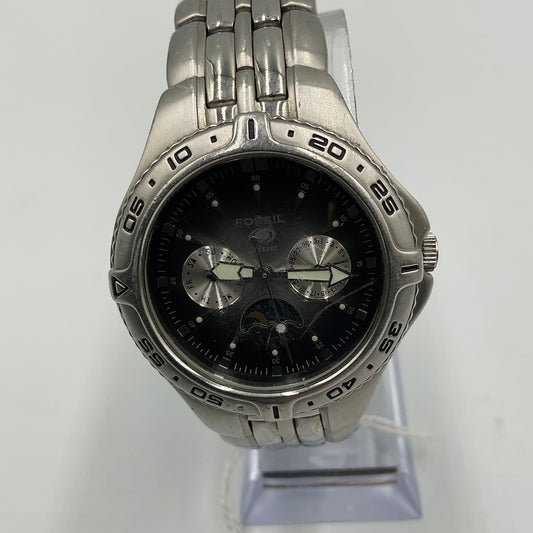 Fossil Blue Quartz BQ-9135 Black Silvertone Men's Watch New Battery Working Condition