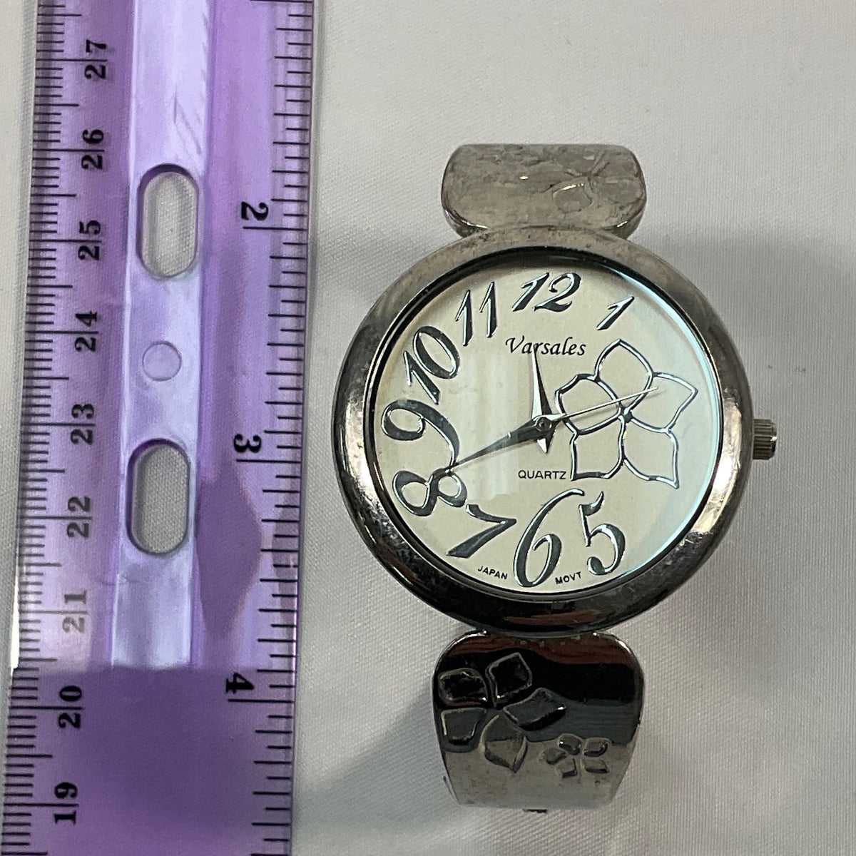Varsales Silvertone Quartz Hinged Bracelet Style Women's Watch Pre-Owned with New Battery