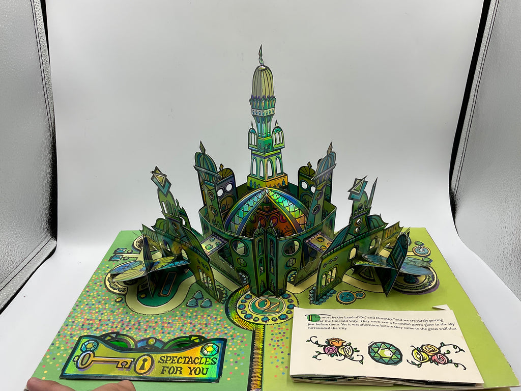 The Wonderful Wizard of Oz A Commemorative Pop- Up Book