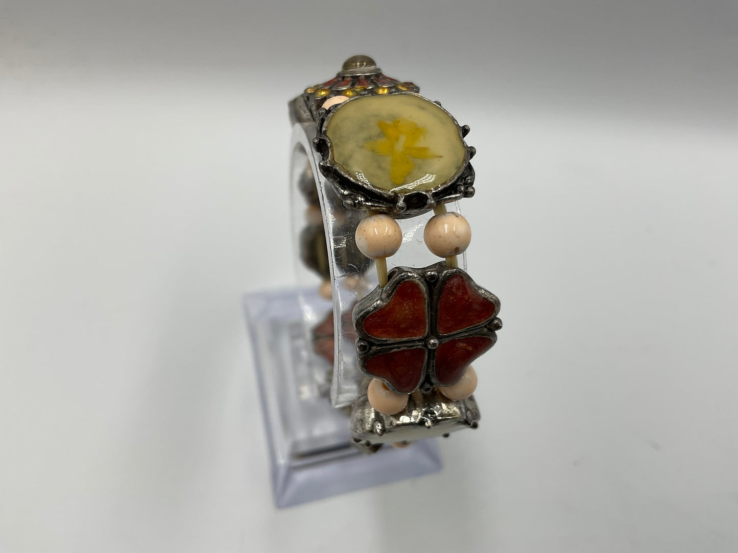 Vintage Stretch Bracelet With Flowers and Four Leaf Clovers