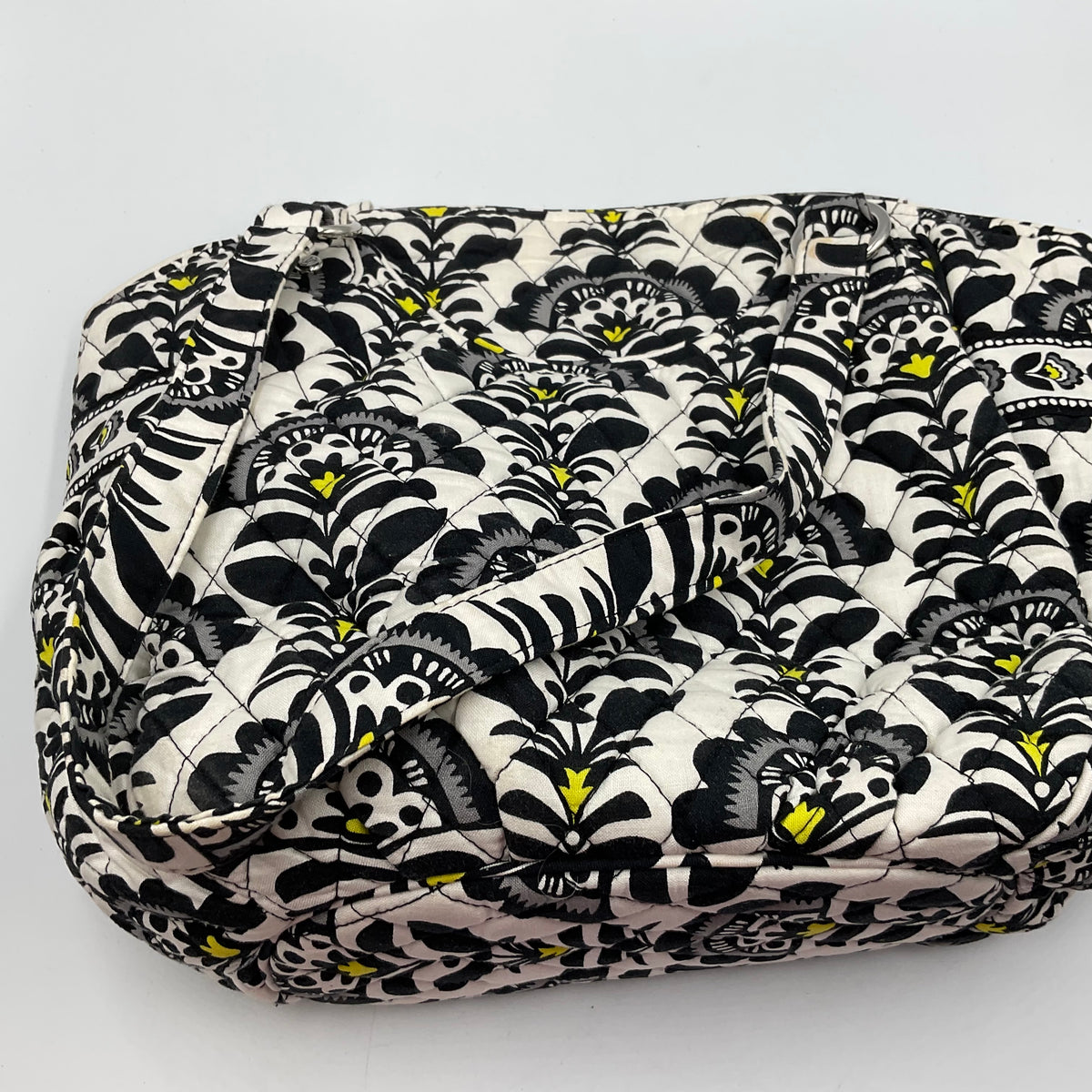 Vera Bradley Quilted And White Floral “Fanfare” Pattern Set