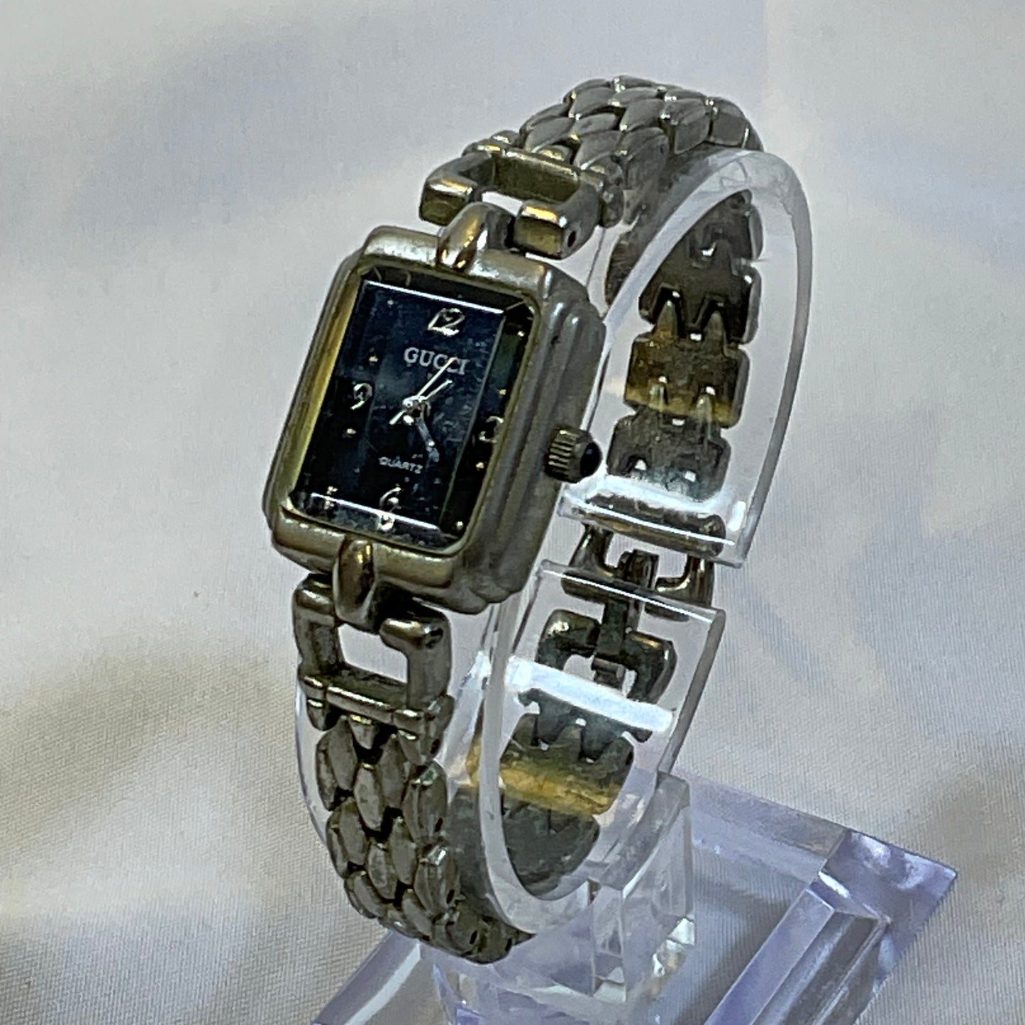 Vintage Gucci Quartz Women's Watch Emblem Stamped Silvertone Working Condition New Battery