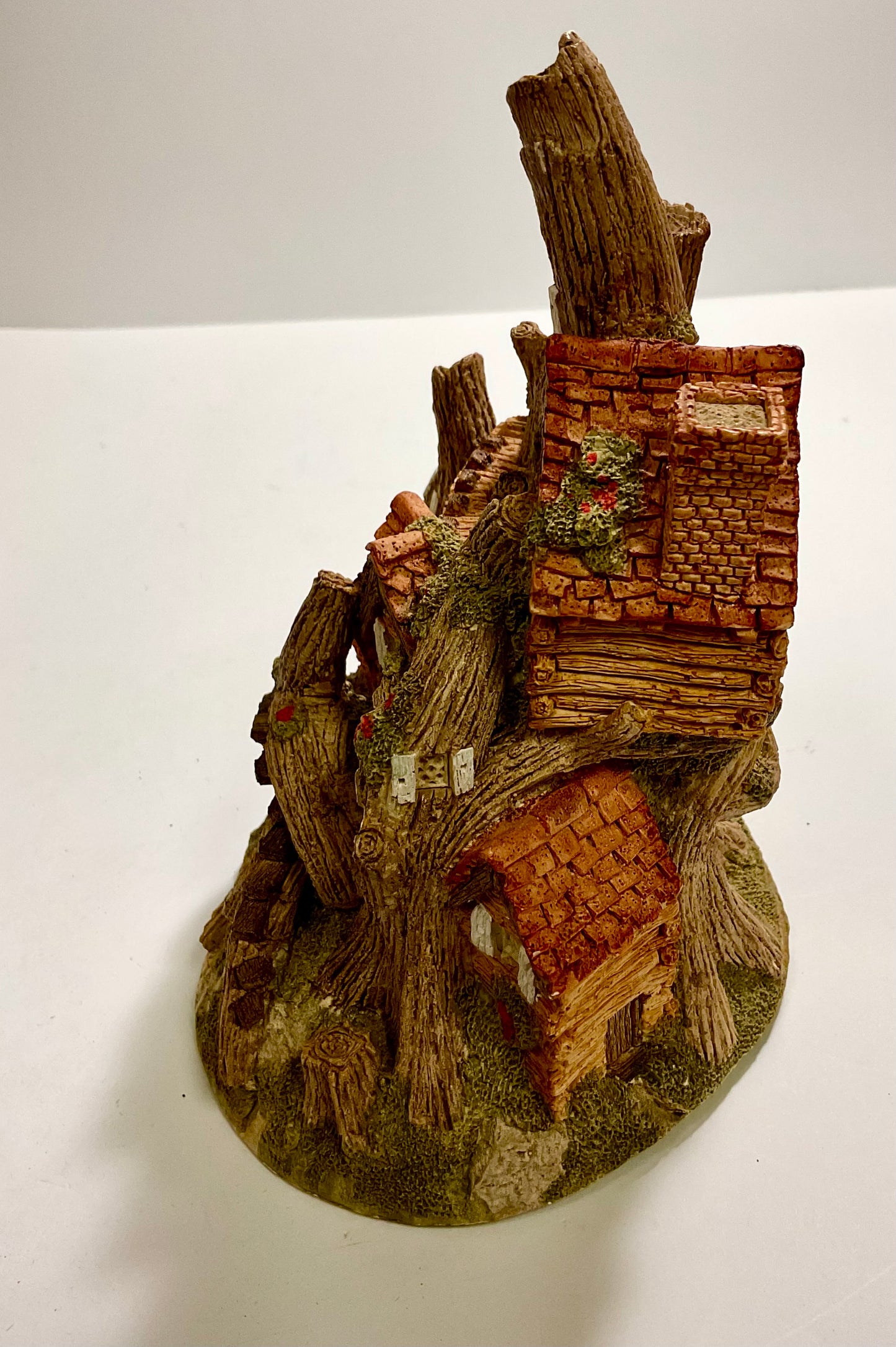 Woodcutter's Cottage David Winter 1983 Handmade Handpainted Fairy Garden