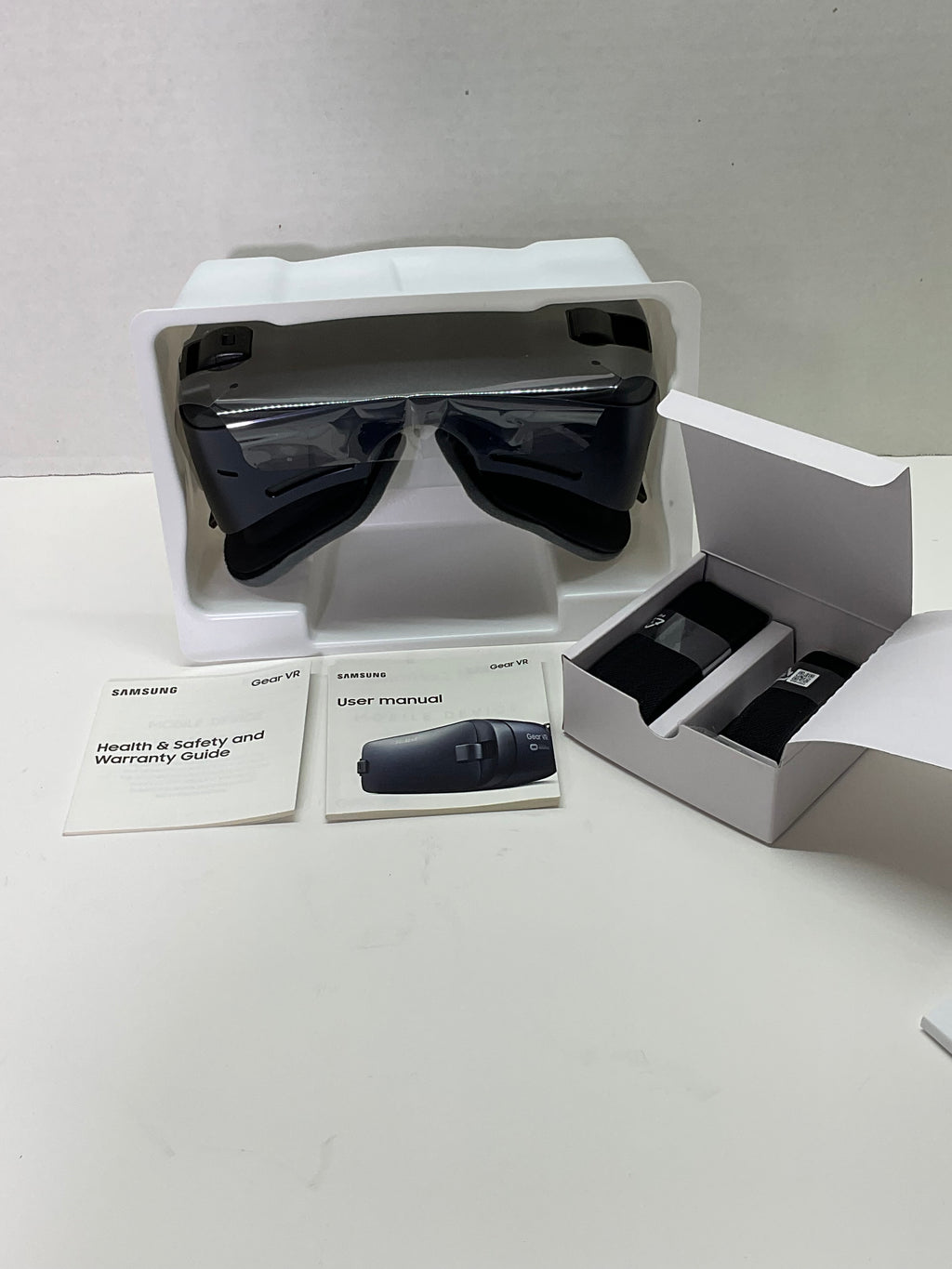 Samsung Gear VR 2016-Virtual Reality Headset Black NIB