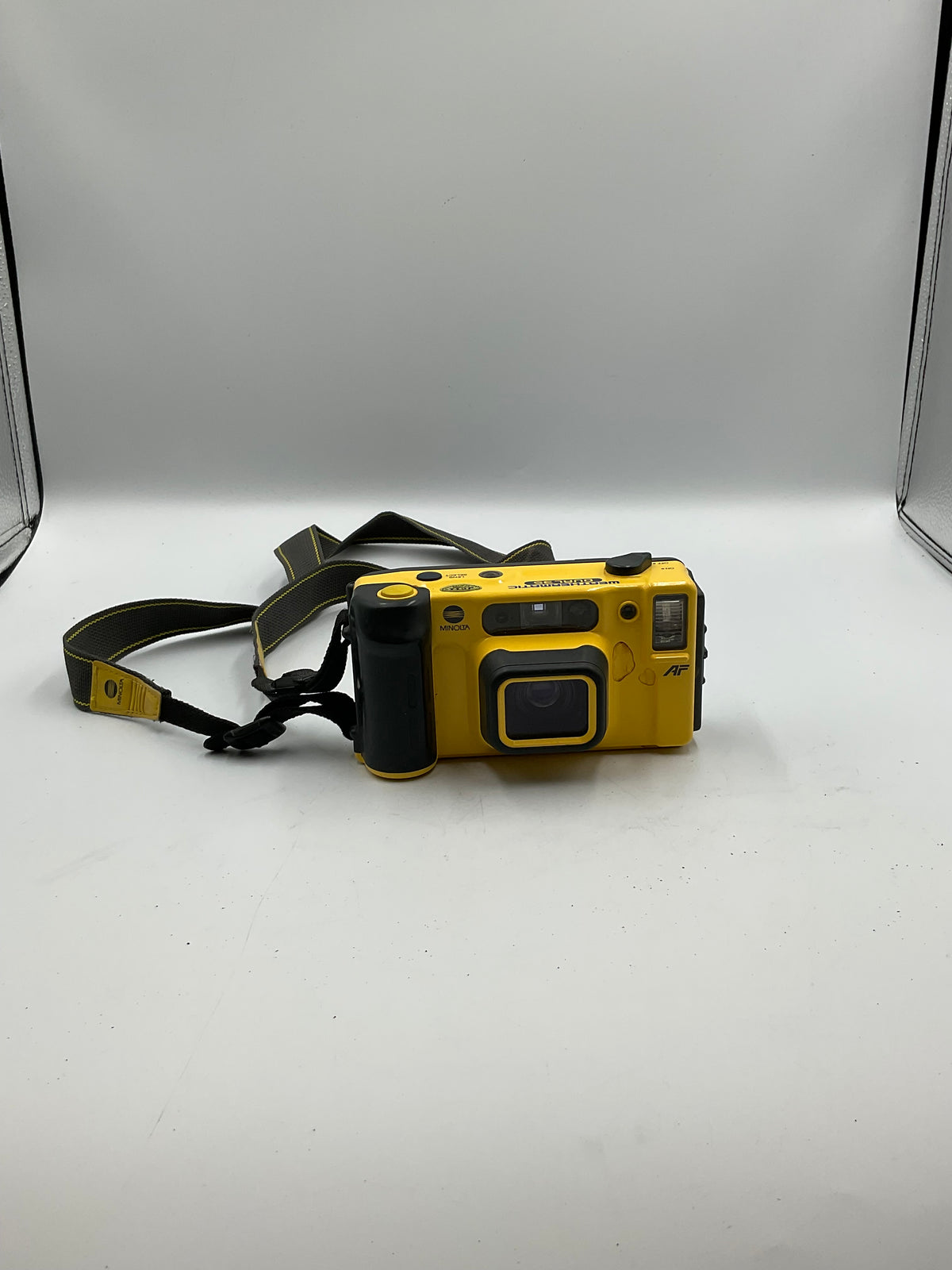 Vintage Minolta Weathermatic Dual 35mm Camera Untested