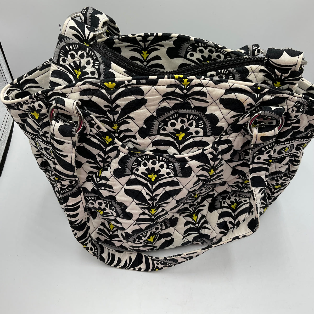 Vera Bradley Quilted And White Floral “Fanfare” Pattern Set