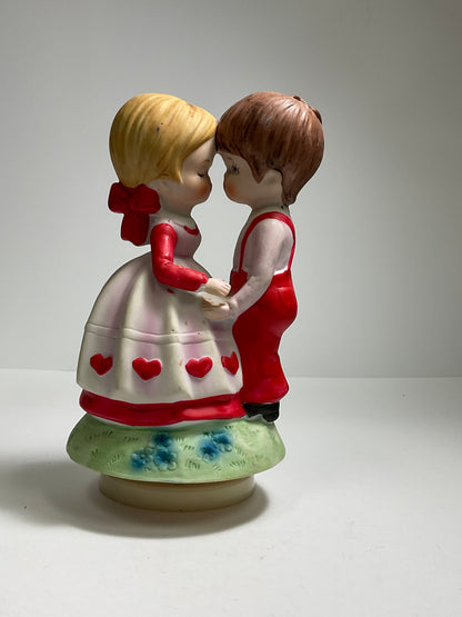 Lefton Sanyo Vintage Valentine Boy & Girl Kissing Hand Painted Ceramic Figurine