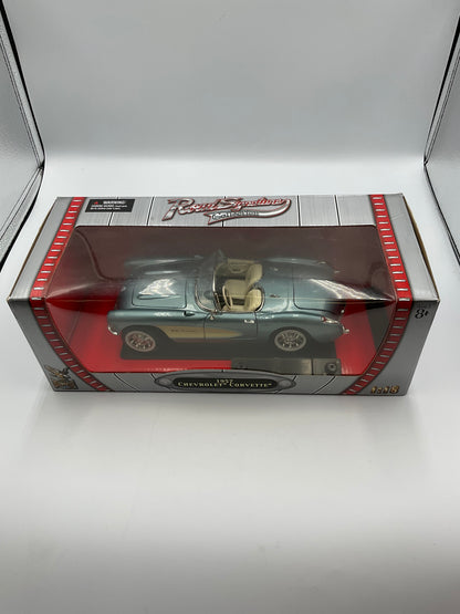 Road Signature 1957 Chevy Corvette Die Cast Model Car 1/18 Scale