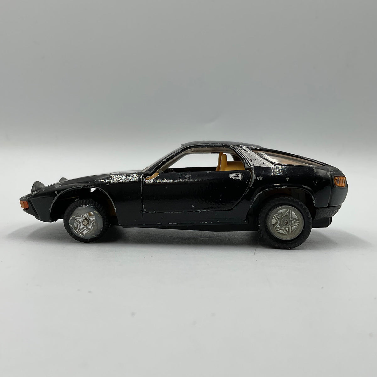 1979 Black Vintage 1:44 Scale Matchbox Porsche 928 Die-Cast Scale Model Replica Car