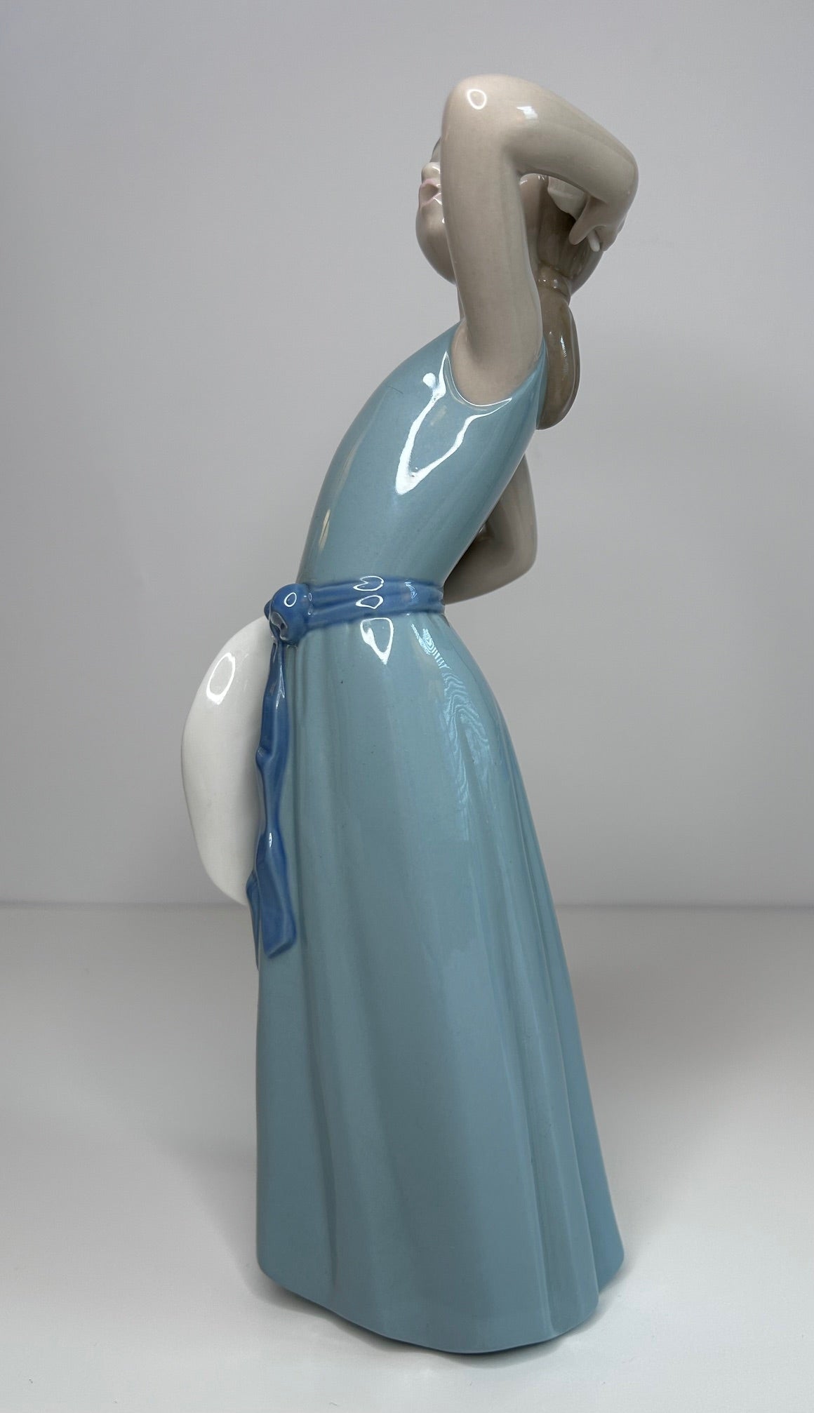 Lladro Porcelain Collectible Figurine Prissy Coiffure Girl with Straw Hat #5010 Vintage 1980s Spain
