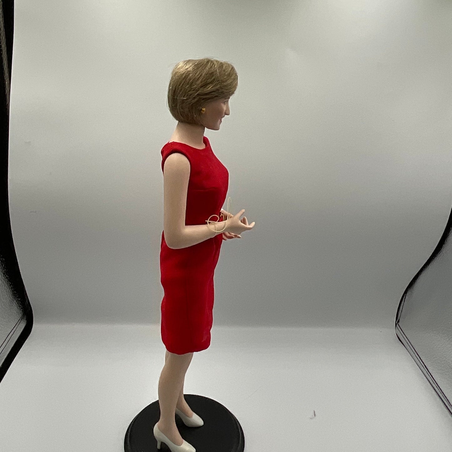 Danbury Mint Diana Princess Of Wales Porcelain Doll With Red Sleeveles Dress