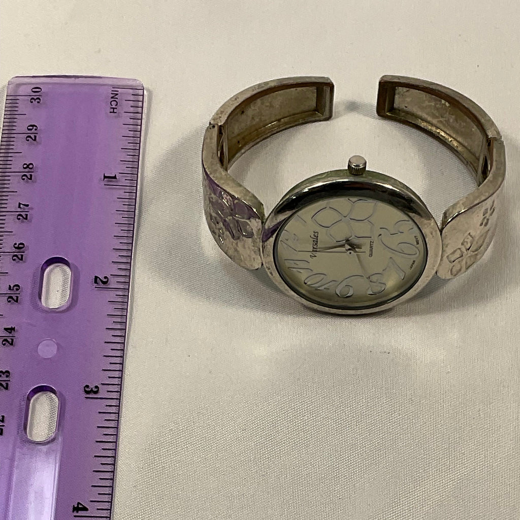 Varsales Silvertone Quartz Hinged Bracelet Style Women's Watch Pre-Owned with New Battery