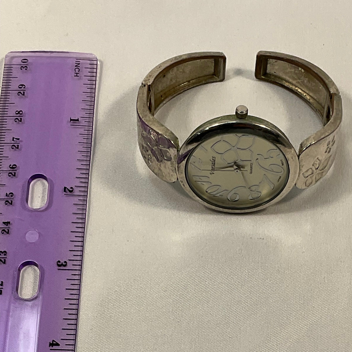 Varsales Silvertone Quartz Hinged Bracelet Style Women's Watch Pre-Owned with New Battery