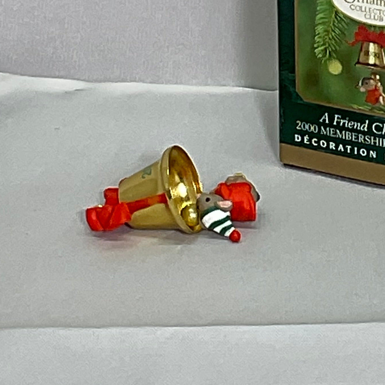 2000 Hallmark Keepsake Collectors Club Ornament "A Friend Chimes In" w/Box