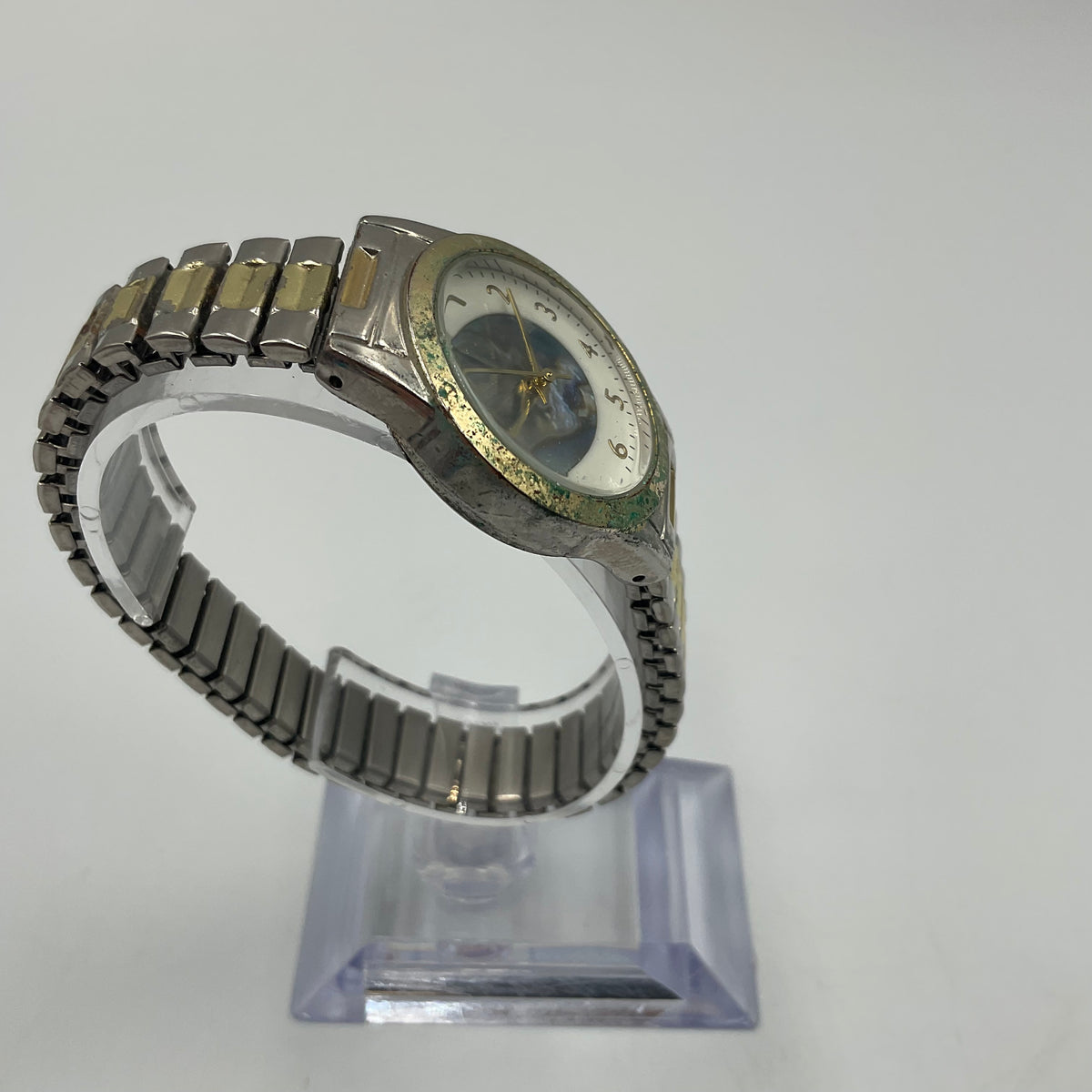 Vintage Women’s Two Tone Quartz Wristwatch With An Iridescent Abalone Shell Dial